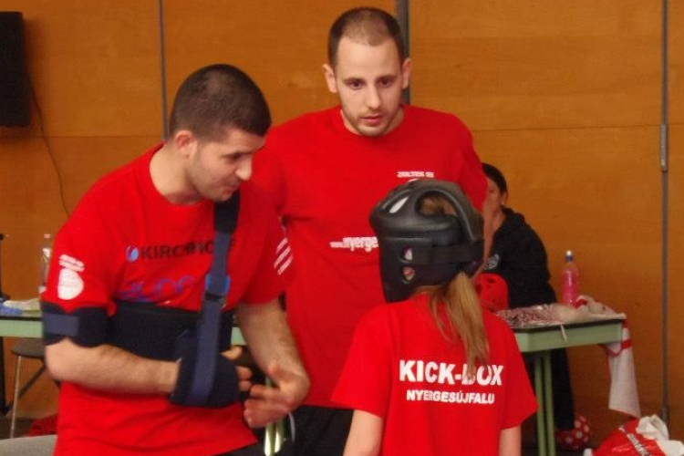 Fényes kezdés – hét érmet zsebeltek be a Zoltek kick-boxosai