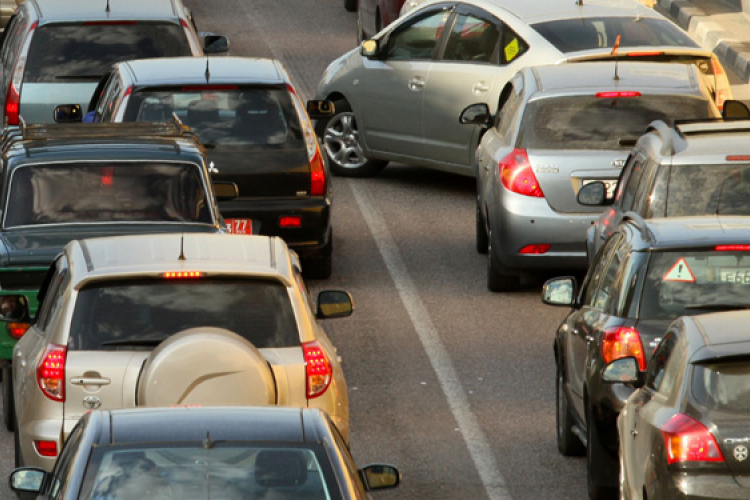 Kisebb koccanás, útlezárás – Esztergomtól Kertvárosig dugó