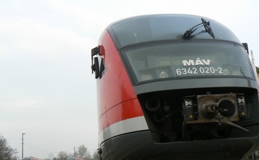 Pótlóbuszok járnak Esztergomból a vonat helyett