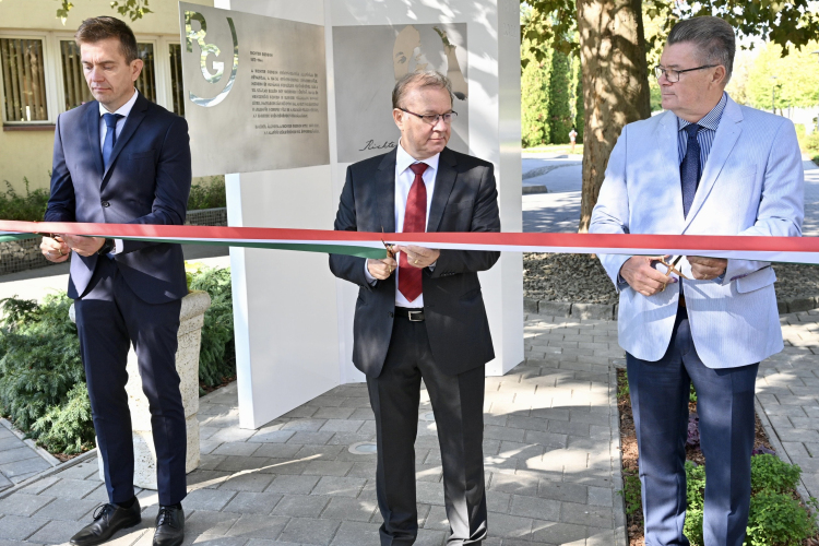 Emlékművet avattak Dorogon Richter Gedeon gyáralapító születésének 150. évfordulóján