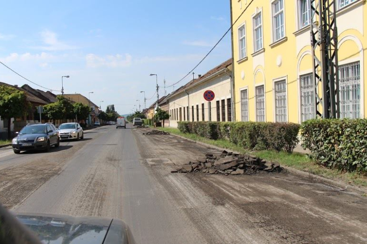 Teljesen megújul a Kiss János utca Esztergomban