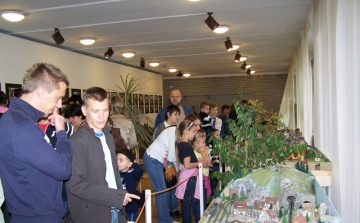 Vonatok a terepasztalon - vasútmodell kiállítás Esztergomban