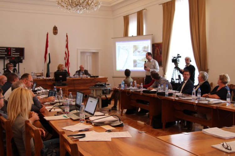 Díjra jelölések, gyermekvédelem, idősek ajándéka - Napirenden Esztergom