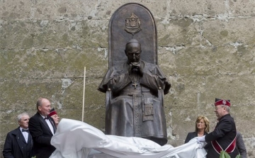 Leleplezték Mindszenty József bíboros szobrát 