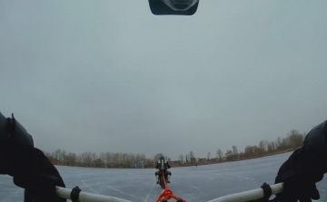 Kimaxolják a Pala-jegét: bicajjal, 120-al - VIDEÓ