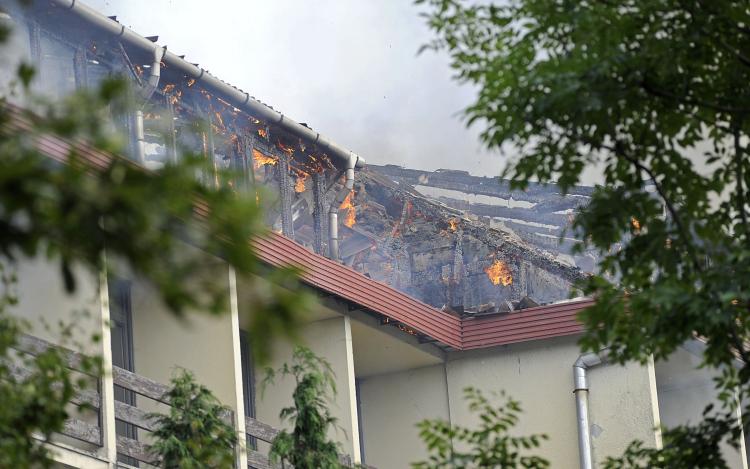 Kigyulladt egy hotel Dobogókőn - VIDEÓVAL