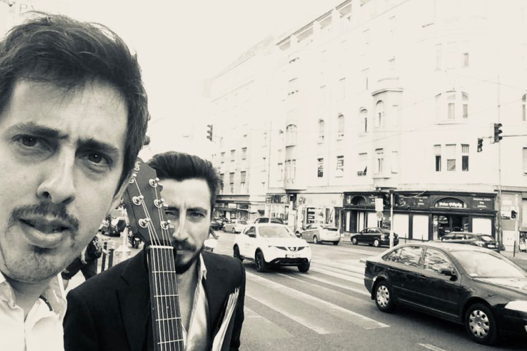 Könyvbemutató és SeTamás koncert a Házban