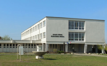 75 éves évforduló és hittanterem avató az Esztergom-Kertvárosi Arany János Általános Iskolában