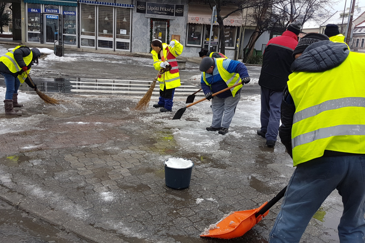 Nem csúszik a síkosságmentesítés Esztergomban