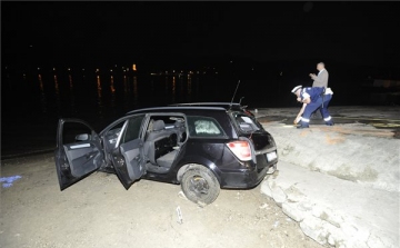 Dunába csúszott egy autó Nagymarosnál, meghalt egy férfi 