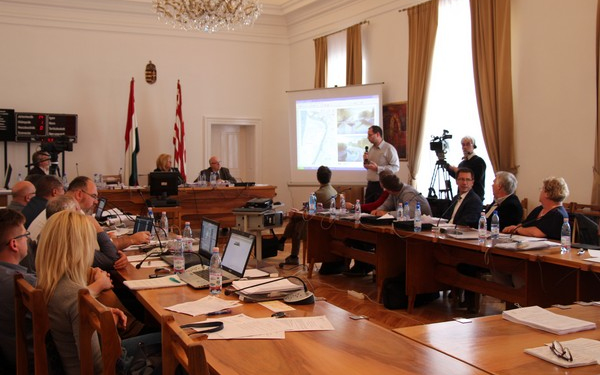 Díjra jelölések, gyermekvédelem, idősek ajándéka - Napirenden Esztergom