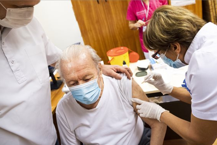 Az idősek oltásával gyorsítják fel a kampányt Horvátországban