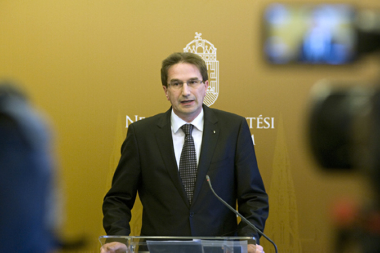 Völner Pál: a határok ne jelentsenek akadályokat a személy- és áruforgalomban