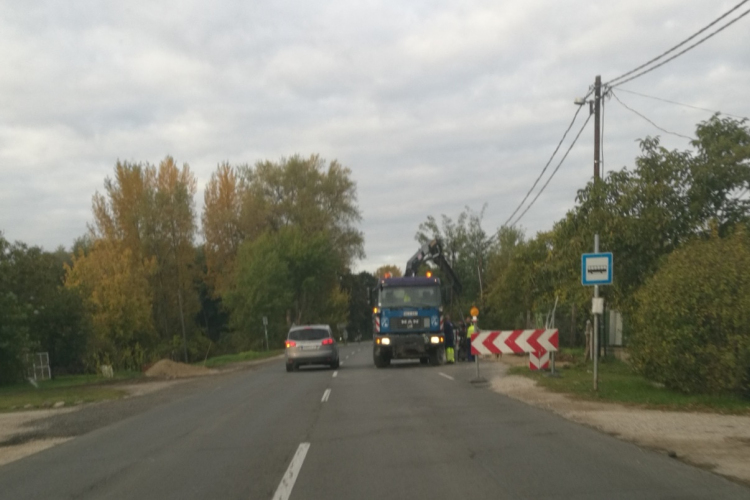 Épül a Csenkei hídi buszváró