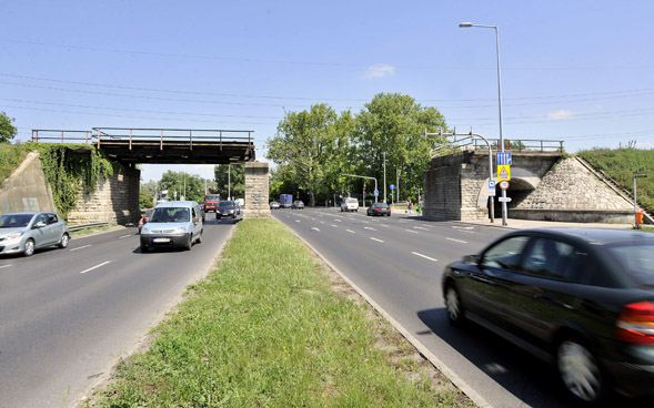 Nem mindennapi látvány az esztergomi vasútvonal felújításán – FOTÓ