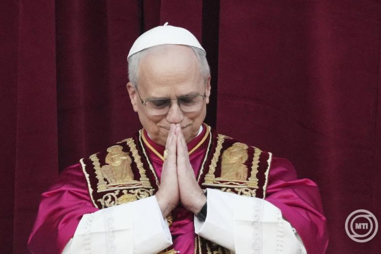 Robert Prevost amerikai bíboros az új katolikus egyházfő