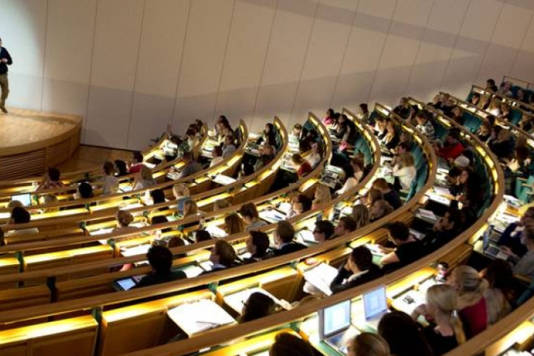 Kétezerrel nőtt a felsőoktatásba jelentkezők száma