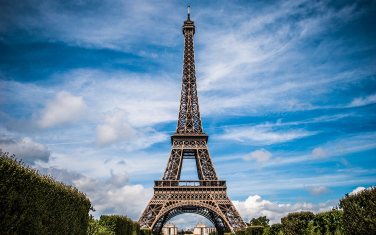 Újra nyit az Eiffel-torony