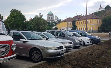 Hamarosan megvehetők az esztergomi parkolóbérletek