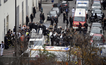 Feladta magát a párizsi mészárlás egyik gyanúsítottja