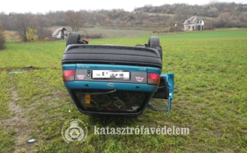 Súlyos sérülésekkel emelték ki a roncsból Bajnánál