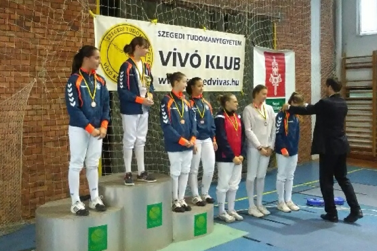 Esztergomi lány a legjobb vidéki felnőtt kardozó