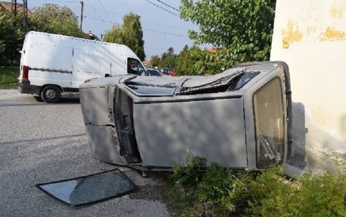 Felborult egy kocsi egy szentgyörgymezői balesetben