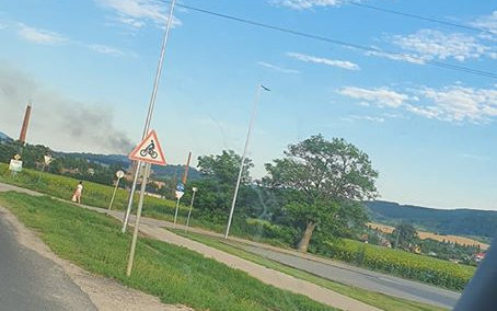 Nagy erőkkel még másnap is oltani kellett a tokodaltárói szénatárolót