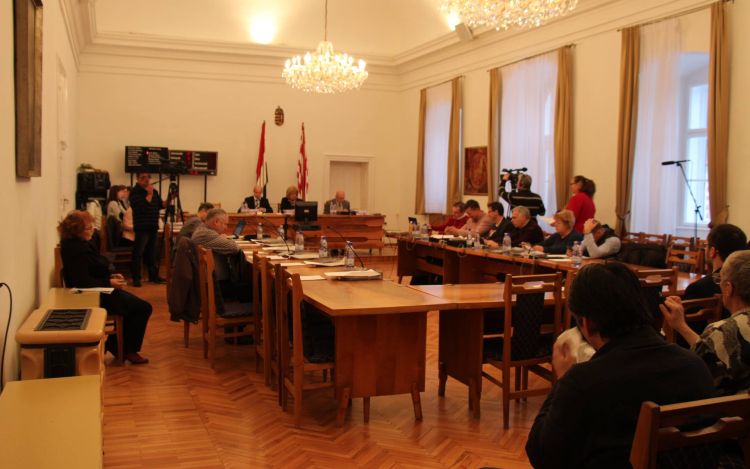 Helyi járatok, támogatások, Bottyán-szobor, Babits-díj – Napirenden Esztergom