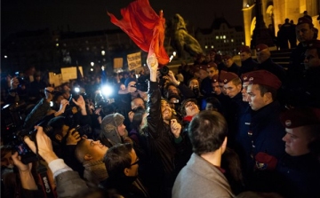 A közfelháborodás napja – Demonstráció Esztergomban és országszerte