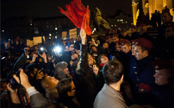 A közfelháborodás napja – Demonstráció Esztergomban és országszerte