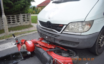 Súlyosan megsérült egy 85 éves motoros Tokodaltárón