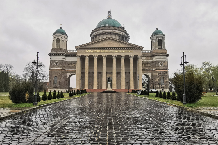 Ma 165 éve szentelték fel az esztergomi bazilikát