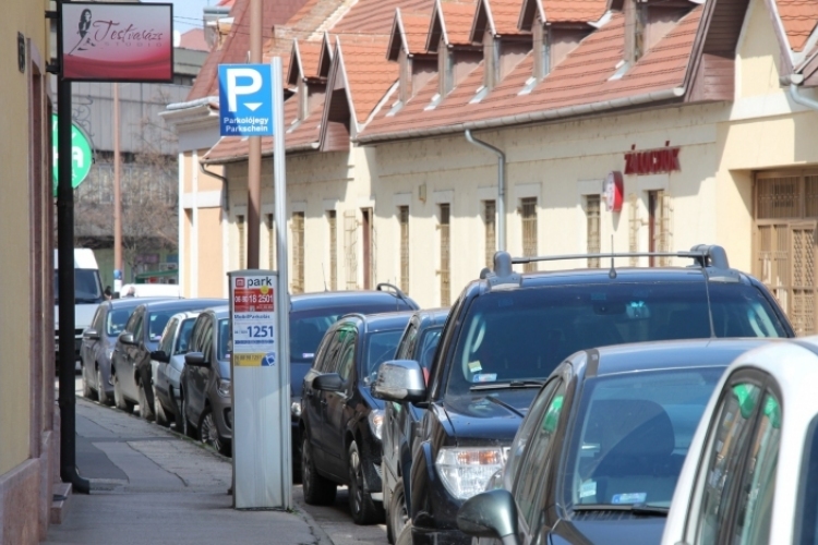 Hamarosan ismét fizetni kell a parkolásért Esztergomban!