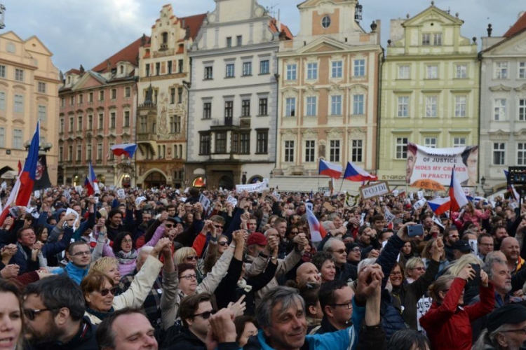 Babis: az utcai tüntetések nem fognak kormányváltáshoz vezetni Csehországban