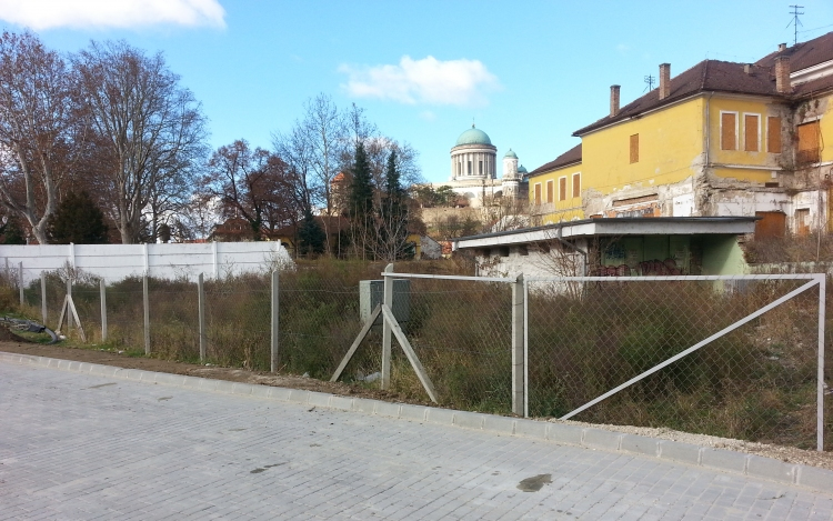 Szent István Kút Esztergom belvárosában – Újabb felajánlással!