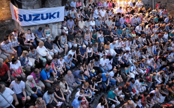 Telt házzal nyitotta az idényt az esztergomi várszínház