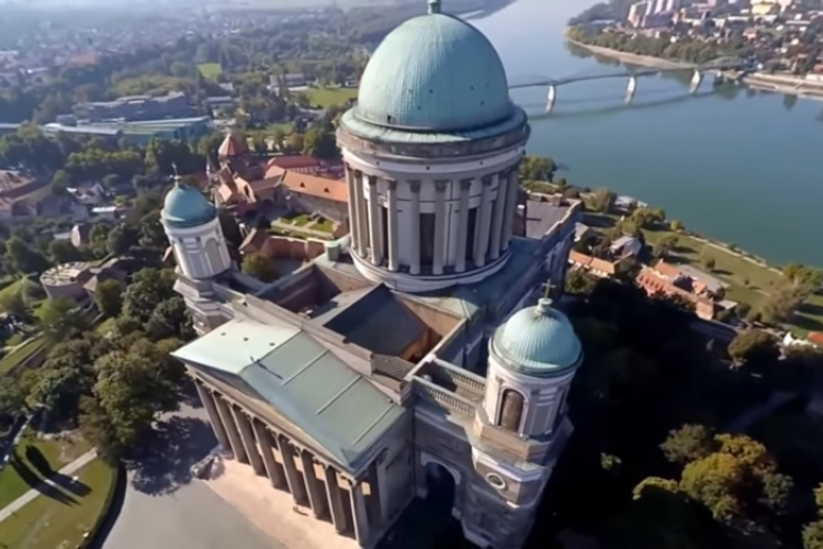 Idegenforgalmi központot létesítene Esztergom és Párkány – a Duna híres haláról neveznék el
