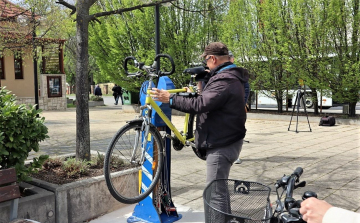 Kerékpáros szervizoszlopot állítottak üzembe Nyergesújfalun