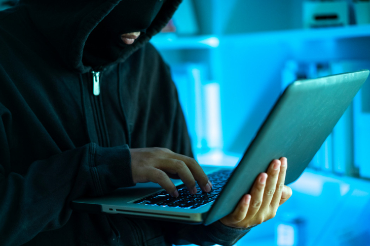 Médiaunió: karácsony előtt jelentősen megnő a számítógépes csalások száma