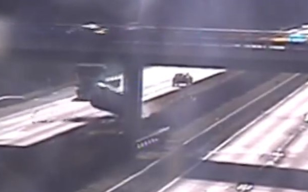 Forgalommal szemben haladó autó okozott balesetet az M7-esen - Videóval