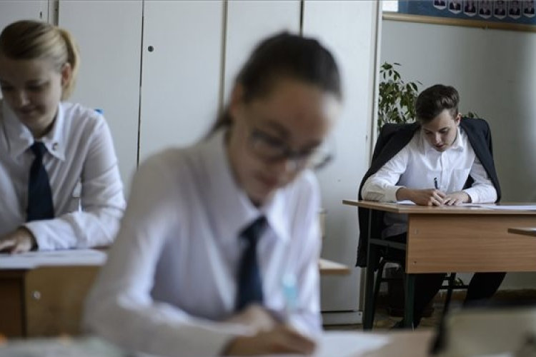 A magyar írásbelikkel folytatódnak az érettségi vizsgák