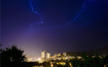 Felhőszakadás miatt másodfokúra emelték a riasztást három megyében