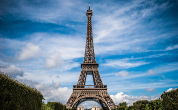 Újra nyit az Eiffel-torony