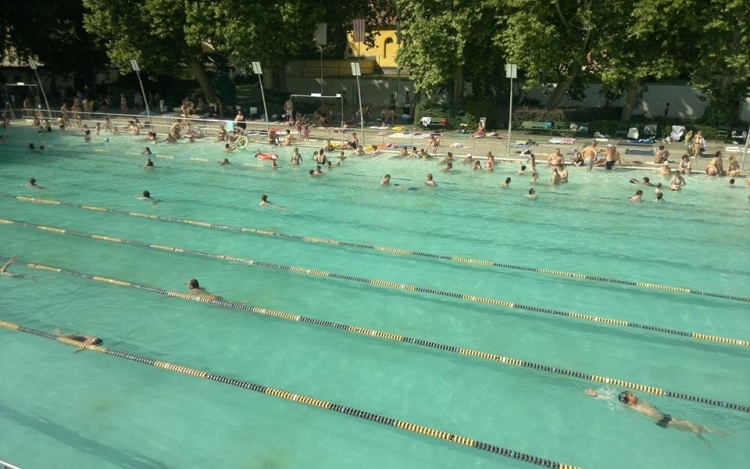 Úszás világnapja Esztergomban is!