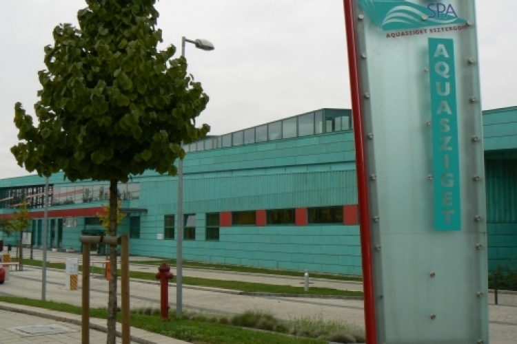 Nyit az Aquasziget??? Állásokat hirdet a fürdő!
