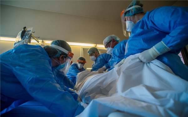 Meghalt 151 beteg, 1370 új fertőzöttet találtak Magyarországon