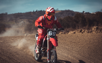 Igazi, különleges életérzés terepen cross csizmában motorozni