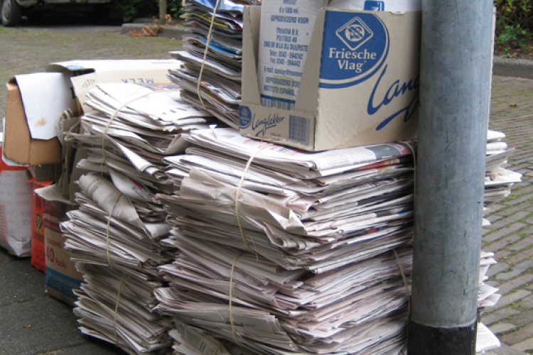 Papírgyűjtés a sérült gyerekekért Esztergomban