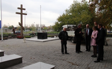 Épül az orosz emlékmű a Szent Anna temetőben